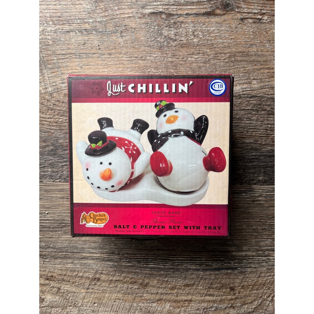 Cracker Barrel Just Chillin Snowman Penguin Salt‎ Pepper Shaker Set with Tray
